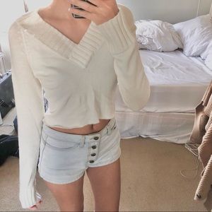 White Ribbed Raw Hem Cropped V Neck Sweater